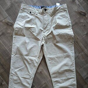 Banana Republic men’s pants - relaxed tapered fit - size: 33x30 - never worn